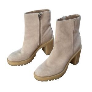 Dolce Vita Women’s Faux Suede Lug Sole Chelsea Heeled Boot Cream size 8.5